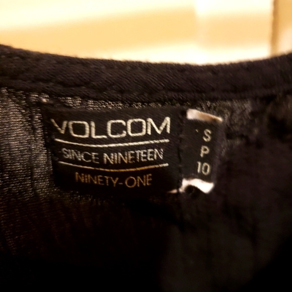 🍍2/$18 Volcom tank top - Picture 5 of 5